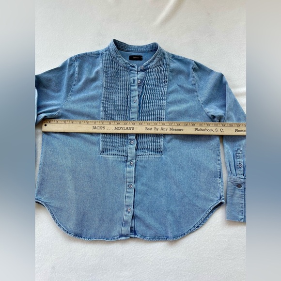 Quince Distressed denim tuxedo shirt, 100% cotton
Size LG in good condition - Picture 8 of 11